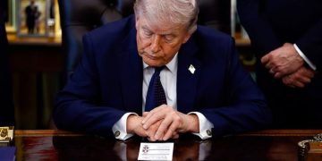 Trump tidak puas dengan proposal Iran soal Selat Hormuz. Negosiasi nuklir masih menemui jalan buntu di tengah ketegangan. (Foto: Will Oliver—EPA/Bloomberg/Getty Images)