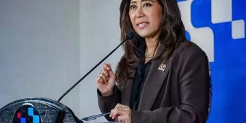 Menkomdigi ungkap AI berpotensi tambah 3,67 persen PDB Indonesia. Simak peran dan strategi pemerintah dorong transformasi digital. (Foto: Berita Satu Photo/Joanito De Saojoao)