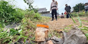 Polisi menyelidiki temuan stoples berisi jari manusia di Samarinda. Diduga diawetkan dengan cairan air keras dan kini tengah diautopsi. (Foto: Dimas/Media Kaltim)