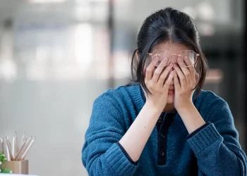 Stres tidak hanya berdampak mental tapi juga bisa menaikkan tekanan darah. Simak penjelasan pakar soal efeknya pada tubuh. (Foto: kemkes.go.id)