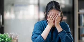 Stres tidak hanya berdampak mental tapi juga bisa menaikkan tekanan darah. Simak penjelasan pakar soal efeknya pada tubuh. (Foto: kemkes.go.id)