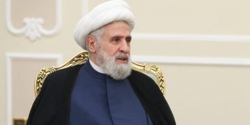 Hizbullah menolak rencana perundingan damai Israel Lebanon dan menyebutnya sia sia di tengah serangan yang masih berlangsung. (Foto: Iranian Presidency / AFP)