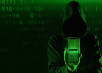 Malware NoVoice menyerang jutaan pengguna Android dan mencuri data WhatsApp. Simak cara kerja dan langkah pencegahannya di sini.