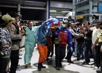 Update kecelakaan kereta di Bekasi jumlah korban meninggal bertambah dan puluhan luka. KAI pastikan penanganan dan biaya ditanggung.