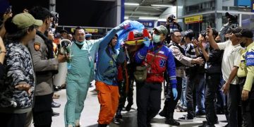 Update kecelakaan kereta di Bekasi jumlah korban meninggal bertambah dan puluhan luka. KAI pastikan penanganan dan biaya ditanggung.