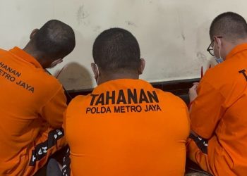 Pengadilan Militer Jakarta gelar sidang perdana kasus pembunuhan kacab bank dengan tiga terdakwa TNI dan dakwaan pasal berlapis. (Foto: Okezone)
