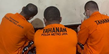 Pengadilan Militer Jakarta gelar sidang perdana kasus pembunuhan kacab bank dengan tiga terdakwa TNI dan dakwaan pasal berlapis. (Foto: Okezone)