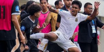 Dugaan rasisme mewarnai laga Bhayangkara FC vs Dewa United di EPA U-20. PSSI didesak lakukan investigasi dan beri sanksi tegas. (Foto: Dok. Dewa United)