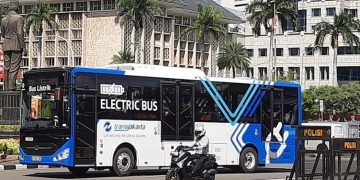 Tarif TransJakarta Rp 3.500 dikaji untuk naik setelah 21 tahun. Pemprov DKI sebut langkah ini wajar karena biaya operasional meningkat. (Foto: Antara)