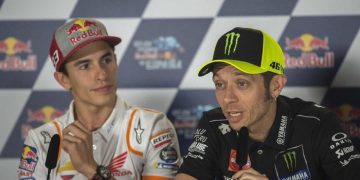 Valentino Rossi menilai sulit mengalahkan Marc Marquez jika motor tidak kompetitif. Simak analisis persaingan MotoGP terbaru.