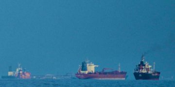 AS terus memblokade pelabuhan Iran dan memantau setiap kapal. Ketegangan meningkat dengan ancaman penutupan Selat Hormuz. (Foto: Altaf Qadri/AP/dpa)