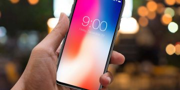 Apple rilis update darurat untuk iPhone lama guna menutup celah DarkSword yang bisa mencuri data hanya lewat situs web berbahaya. (Foto: unblast.com)