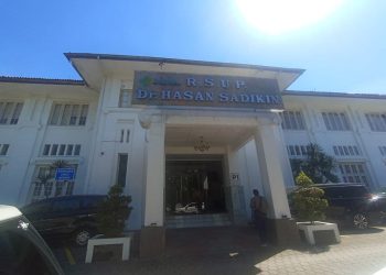 Kasus bayi nyaris tertukar di RSHS Bandung berbuntut somasi dari orang tua. Pihak keluarga beri tenggat sebelum melapor ke polisi. (Foto: tirto.id/Muhamad Nizar)