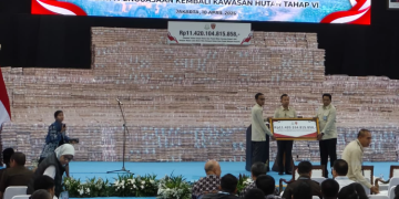 Kejagung menampilkan uang Rp11,4 triliun hasil sitaan kasus kehutanan. Ini rincian sumber dan rencana penyerahannya ke negara. (Foto: Istimewa)