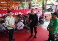 Bengkel gratis khusus ojol resmi dibuka di Pekanbaru oleh Polda Riau. Program ini menyediakan servis ringan dan ganti oli setiap hari. (Foto: Detik)