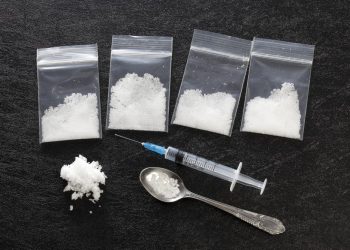 Lagu Siti Mawarni viral di media sosial karena kritik tajam soal maraknya narkoba di Sumatera Utara dan Jambi serta dugaan adanya beking. (Foto: Shutterstock)