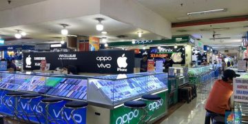 Pasar smartphone global turun akibat krisis memori dan lemahnya permintaan. Produsen mulai ubah strategi di awal tahun. (Foto: cnbc indonesia/novina putri bestari)