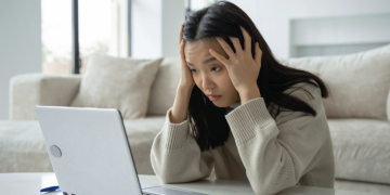 Laptop lemot jangan buru buru diganti. Simak penyebab dan cara mengatasi agar performa kembali cepat dan hemat biaya.