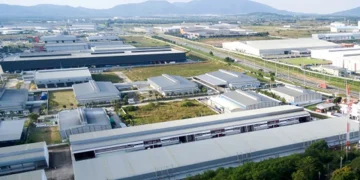 Perang Iran berdampak ke industri Indonesia. Harga bahan baku naik dan membebani sektor otomotif, tekstil, hingga makanan.