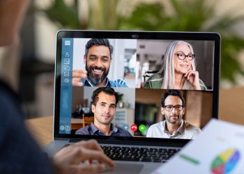 Pelajari cara share screen di Zoom lewat laptop dan HP dengan mudah. Cocok untuk meeting online dan presentasi yang lebih efektif.