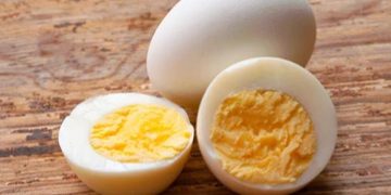 Telur kaya nutrisi, tetapi konsumsi berlebihan bisa memicu kolesterol tinggi. Simak batas aman makan telur menurut ahli gizi.