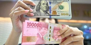Rupiah melemah tajam ke level Rp17.630 per dolar AS pada perdagangan awal pekan. Simak penyebab utama tekanan terhadap mata uang Garuda.