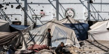 Penyakit kulit meningkat tajam di Gaza. Kamp pengungsi padat dan sanitasi buruk memperparah kondisi warga saat musim panas. (Foto: AFP/EYAD BABA)