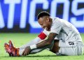 Neymar mengalami cedera betis setelah masuk skuad Brasil untuk Piala Dunia 2026. Tim medis Santos memastikan kondisinya masih bisa pulih.