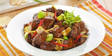 Resep tumis daging sapi empuk dan gurih ala restoran yang praktis dibuat dalam 15 menit. Cocok jadi olahan daging kurban anti ribet!