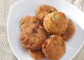 Simak resep perkedel tempe gurih dan tidak mudah hancur saat digoreng. Cocok jadi lauk sederhana pendamping nasi hangat. (Foto: Dok. Sajian Sedap)