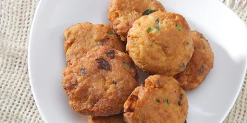 Simak resep perkedel tempe gurih dan tidak mudah hancur saat digoreng. Cocok jadi lauk sederhana pendamping nasi hangat. (Foto: Dok. Sajian Sedap)