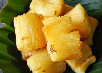 Resep singkong goreng merekah super renyah dan empuk di dalam. Lengkap dengan tips anti gagal, penyebab singkong keras, dan cara bikin merekah.