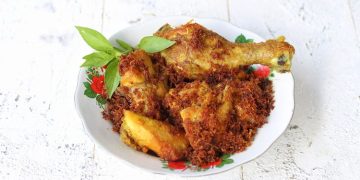 Resep ayam bumbu tomat lengkuas dengan rasa gurih, segar, dan pedas khas Nusantara. Praktis dibuat dan cocok jadi menu keluarga.