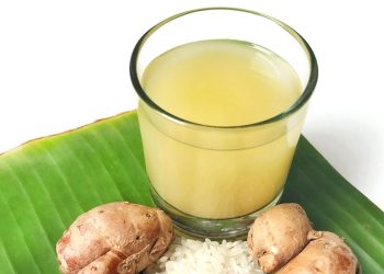 Resep jamu beras kencur tradisional lengkap dengan manfaatnya bagi kesehatan tubuh, mulai dari meningkatkan imun hingga meredakan pegal. (Foto: SHUTTERSTOCK/FAIRUZAID99)