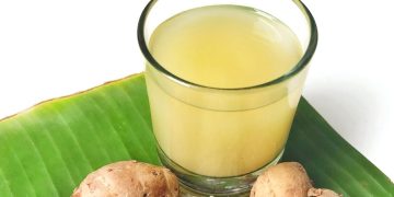 Resep jamu beras kencur tradisional lengkap dengan manfaatnya bagi kesehatan tubuh, mulai dari meningkatkan imun hingga meredakan pegal. (Foto: SHUTTERSTOCK/FAIRUZAID99)