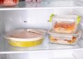 Ahli keamanan pangan menyebut makanan panas aman langsung masuk kulkas. Simak cara penyimpanan yang tepat agar tidak terkontaminasi bakteri.