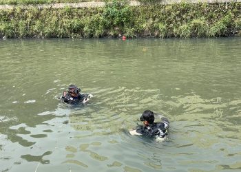 Pemuda 23 tahun tewas tenggelam di saluran irigasi Tangerang. Korban diduga mabuk sebelum kejadian. Berikut kronologi lengkapnya. (Foto: suarabantennews.com)