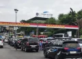 Jalur Puncak Bogor mengalami kepadatan saat long weekend. Polisi memberlakukan sistem one way dari arah Jakarta menuju kawasan wisata Puncak. (Foto: TribunnewsBogor.com/Rahmat Hidayat)
