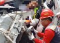 Ambulans bawa jenazah tabrak truk di Tol Tebing Tinggi Indrapura. Dua orang tewas dan sopir luka ringan akibat kecelakaan tersebut. (Foto: metro24jam.co.id)