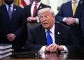 Trump menyebut AS punya dua opsi usai tak puas dengan proposal Iran, yakni serangan militer atau negosiasi damai. (Foto: Andrew Harnik/Getty Images)