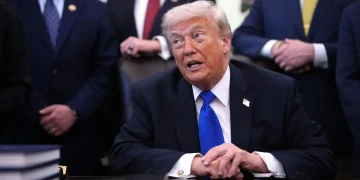 Trump menyebut AS punya dua opsi usai tak puas dengan proposal Iran, yakni serangan militer atau negosiasi damai. (Foto: Andrew Harnik/Getty Images)