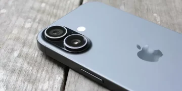 Apple dikabarkan menjajaki kerja sama dengan Intel dan Samsung untuk produksi chip, sebagai upaya mengurangi ketergantungan pada satu pemasok.