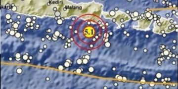 Gempa magnitudo 4,8 mengguncang laut Jember dan terasa hingga Bali. BMKG memastikan gempa dangkal ini tidak berpotensi tsunami.