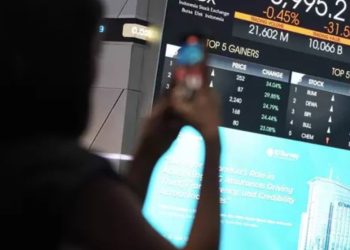 IHSG melemah hampir 4 persen pada perdagangan Senin pagi. Ratusan saham terkoreksi di tengah derasnya aksi jual asing di pasar modal. (Foto: Beritasatu Photo/David Gita Roza)