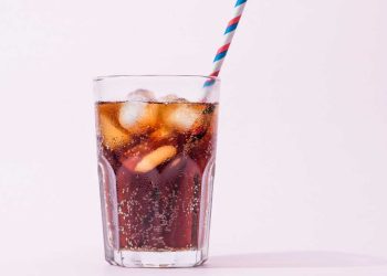 Diet soda ternyata pertama kali dibuat untuk pasien rumah sakit sebelum menjadi tren gaya hidup sehat modern di berbagai negara.