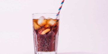 Diet soda ternyata pertama kali dibuat untuk pasien rumah sakit sebelum menjadi tren gaya hidup sehat modern di berbagai negara.