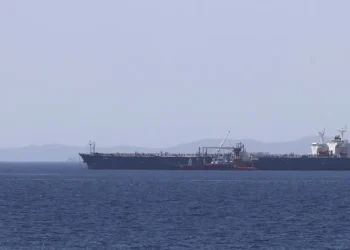 Kapal tanker Iran terdeteksi masuk perairan Indonesia melalui Selat Lombok. Pemerintah lakukan verifikasi di tengah blokade AS yang masih berlangsung. (Foto: Anadolu)