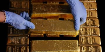 Rusia terus menjual cadangan emas untuk menutup defisit anggaran akibat perang Ukraina dan lemahnya pendapatan energi.