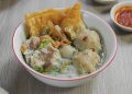 Resep kuah bakso bening gurih ala rumahan yang simpel, hemat, dan sedap. Lengkap dengan tips agar kaldu bening dan rasa makin mantap.