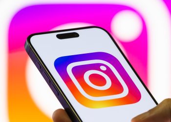 Instagram akan menghapus enkripsi DM mulai Mei. Meta sebut fitur ini jarang digunakan, namun memicu kekhawatiran soal privasi.